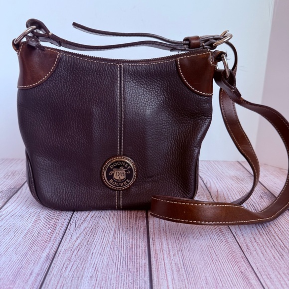 Dooney & Bourke Handbags - DOONEY & BOURKE Leather Black Brown Bag Purse